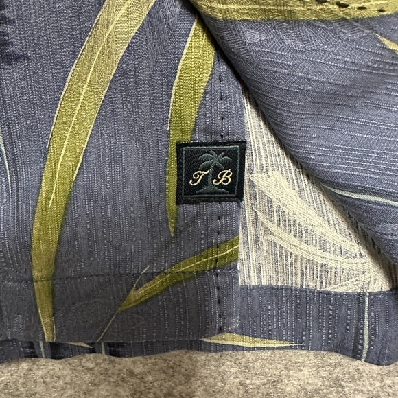 Tommy Bahama Hawaiian Aloha Shirt Mens M 100% Silk Blue-Gray Green Leaves Camp - Picture 9 of 9